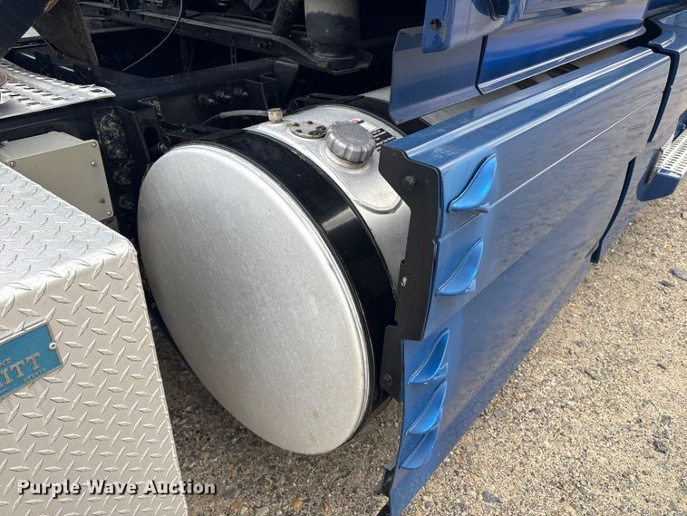 image for item YA1243 2017 Volvo VN semi truck