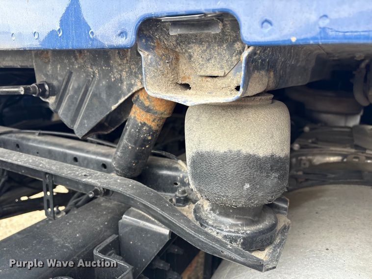 image for item YA1243 2017 Volvo VN semi truck