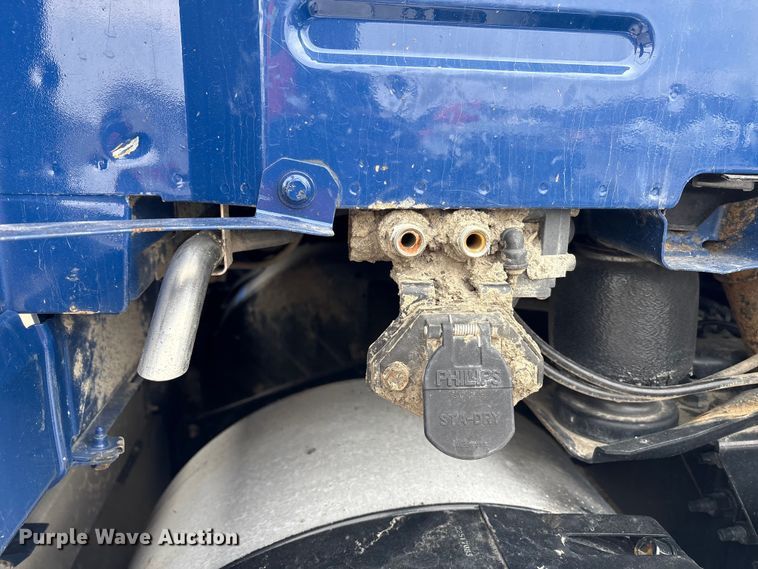 image for item YA1243 2017 Volvo VN semi truck