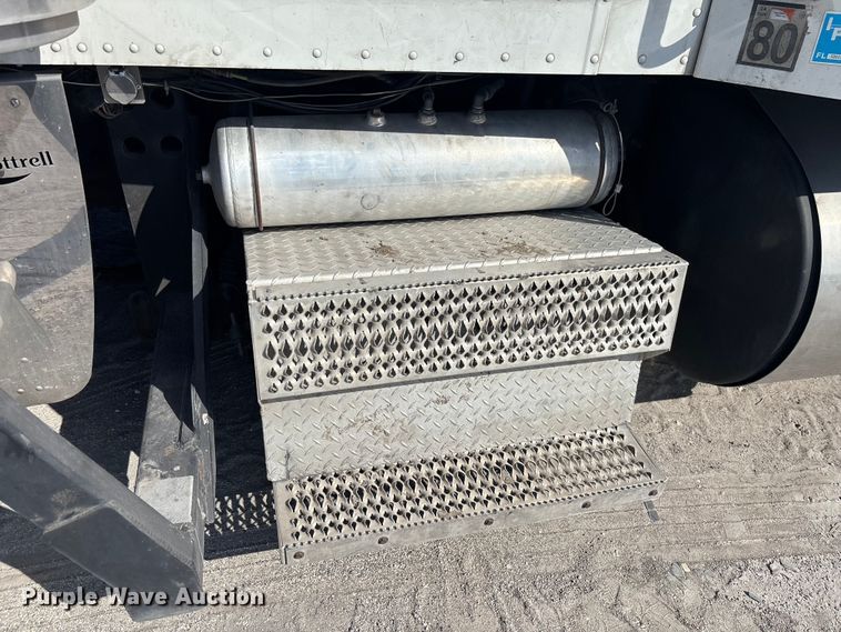 image for item YA1261 2014 Peterbilt 388 car carrier truck with car carrier trailer