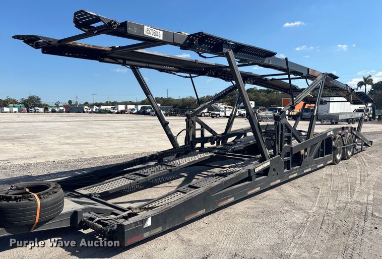 image for item YA1261 2014 Peterbilt 388 car carrier truck with car carrier trailer