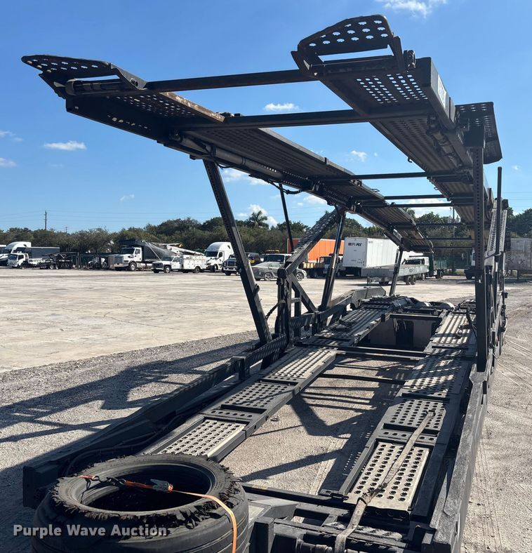 image for item YA1261 2014 Peterbilt 388 car carrier truck with car carrier trailer