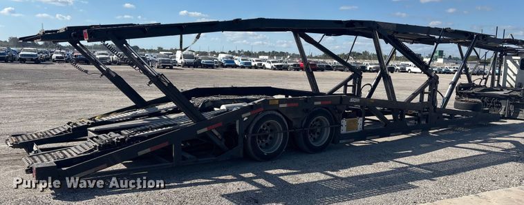 image for item YA1261 2014 Peterbilt 388 car carrier truck with car carrier trailer