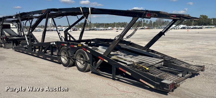 image for item YA1261 2014 Peterbilt 388 car carrier truck with car carrier trailer