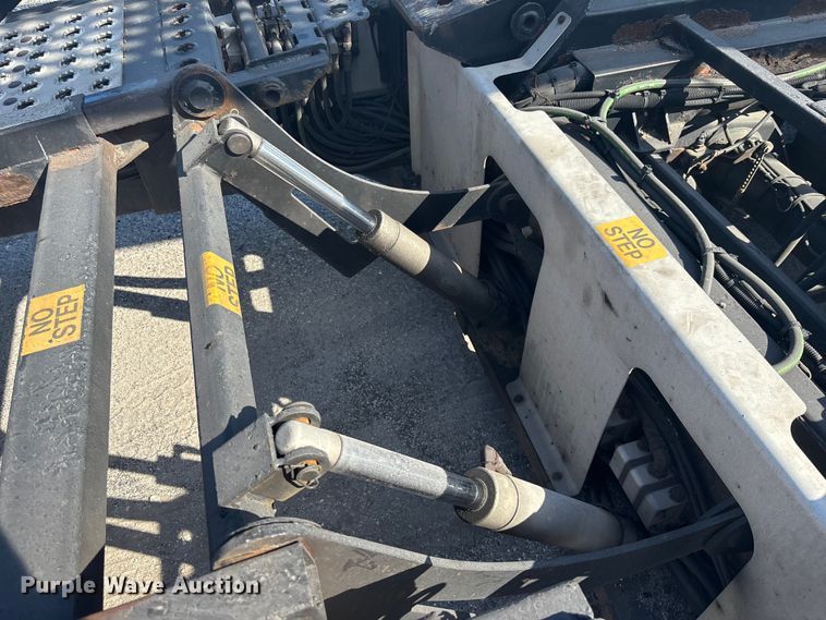 image for item YA1261 2014 Peterbilt 388 car carrier truck with car carrier trailer