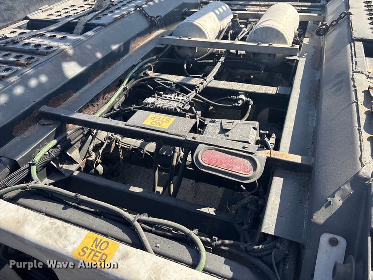 image for item YA1261 2014 Peterbilt 388 car carrier truck with car carrier trailer