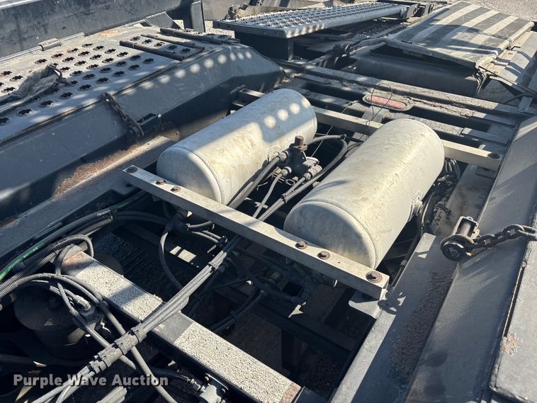 image for item YA1261 2014 Peterbilt 388 car carrier truck with car carrier trailer