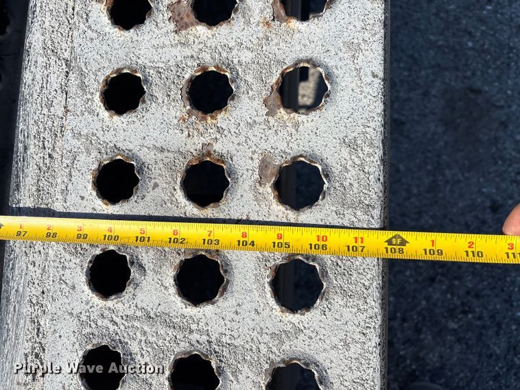 image for item YA1261 2014 Peterbilt 388 car carrier truck with car carrier trailer