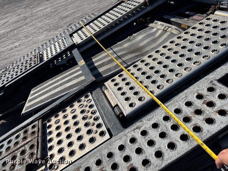 image for item YA1261 2014 Peterbilt 388 car carrier truck with car carrier trailer