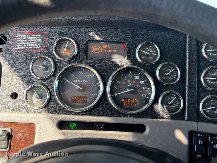 image for item YA1261 2014 Peterbilt 388 car carrier truck with car carrier trailer