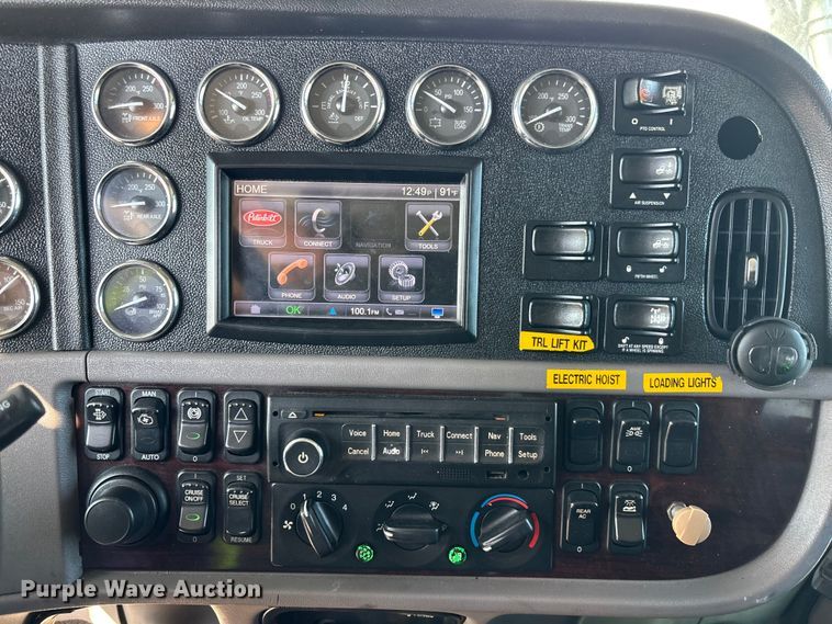 image for item YA1261 2014 Peterbilt 388 car carrier truck with car carrier trailer