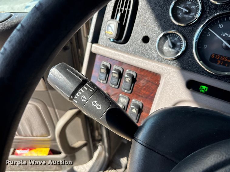 image for item YA1261 2014 Peterbilt 388 car carrier truck with car carrier trailer