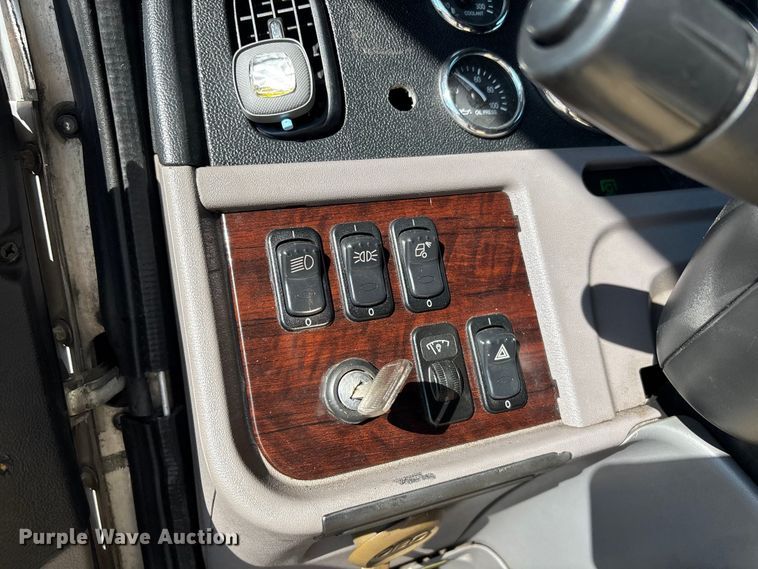 image for item YA1261 2014 Peterbilt 388 car carrier truck with car carrier trailer