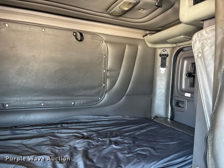 image for item YA1261 2014 Peterbilt 388 car carrier truck with car carrier trailer