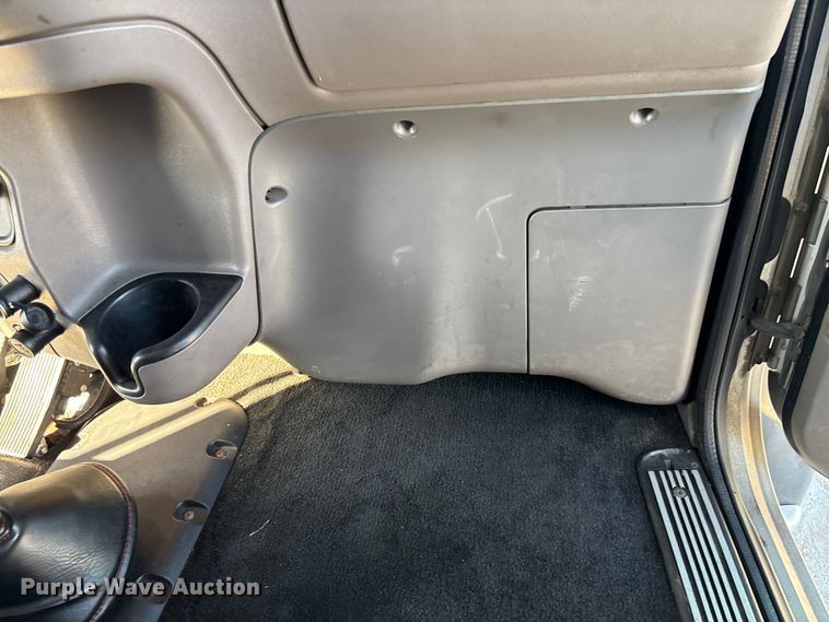 image for item YA1261 2014 Peterbilt 388 car carrier truck with car carrier trailer