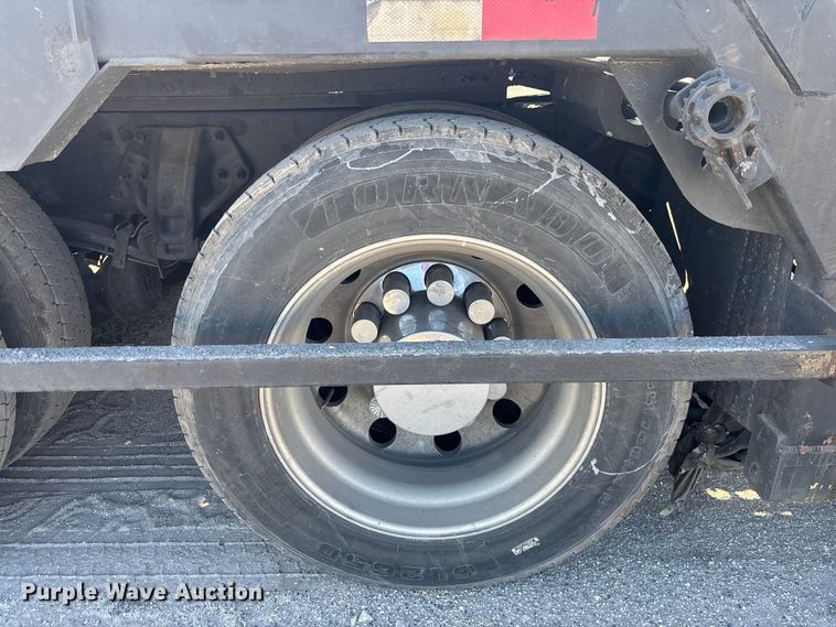 image for item YA1261 2014 Peterbilt 388 car carrier truck with car carrier trailer