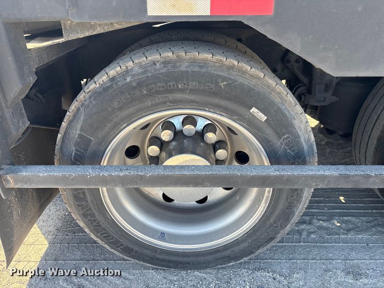 image for item YA1261 2014 Peterbilt 388 car carrier truck with car carrier trailer