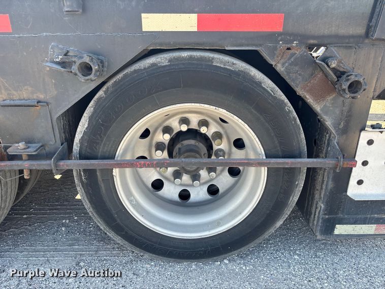 image for item YA1261 2014 Peterbilt 388 car carrier truck with car carrier trailer