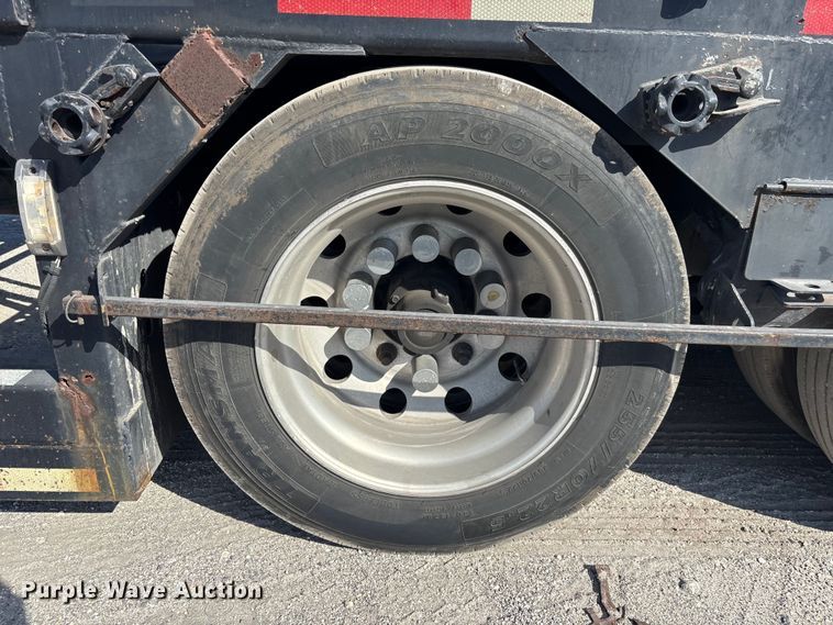 image for item YA1261 2014 Peterbilt 388 car carrier truck with car carrier trailer