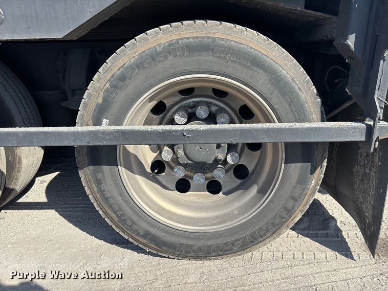 image for item YA1261 2014 Peterbilt 388 car carrier truck with car carrier trailer