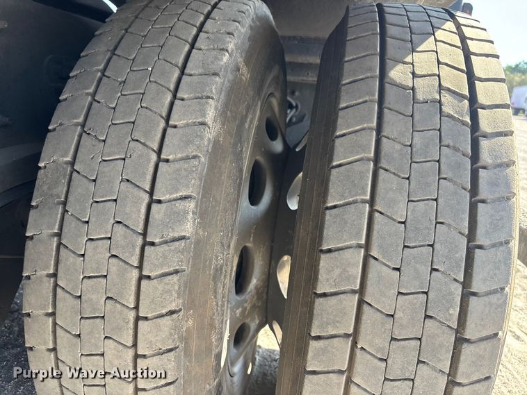 image for item YA1261 2014 Peterbilt 388 car carrier truck with car carrier trailer