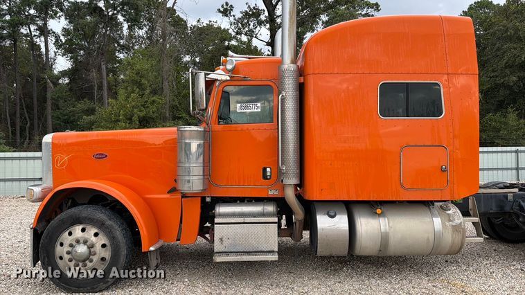 image for item YA1270 2023 Peterbilt  389 semi truck