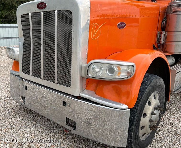 image for item YA1270 2023 Peterbilt  389 semi truck