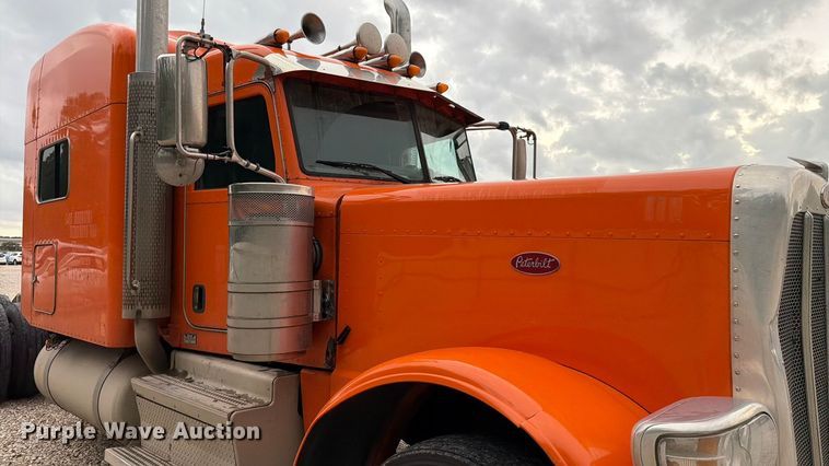 image for item YA1270 2023 Peterbilt  389 semi truck