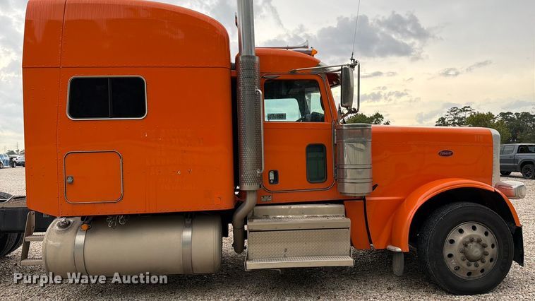image for item YA1270 2023 Peterbilt  389 semi truck