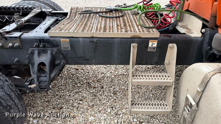 image for item YA1270 2023 Peterbilt  389 semi truck