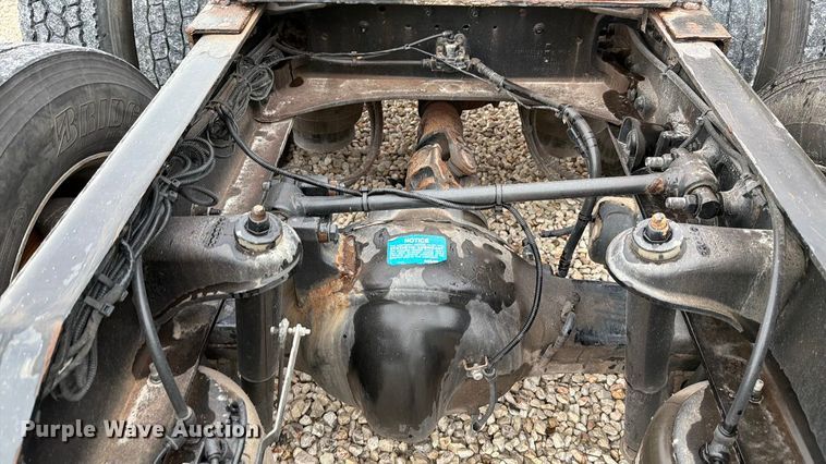 image for item YA1270 2023 Peterbilt  389 semi truck