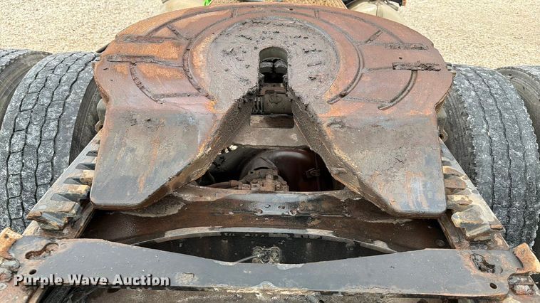 image for item YA1270 2023 Peterbilt  389 semi truck