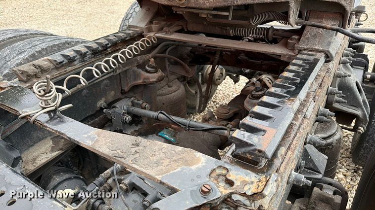 image for item YA1270 2023 Peterbilt  389 semi truck