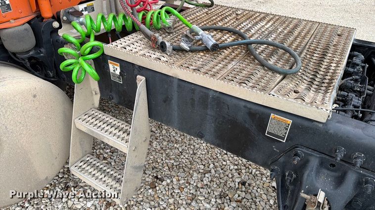 image for item YA1270 2023 Peterbilt  389 semi truck