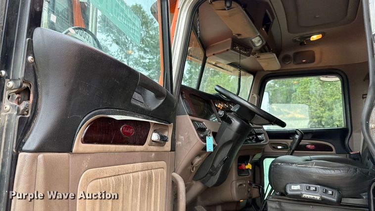 image for item YA1270 2023 Peterbilt  389 semi truck