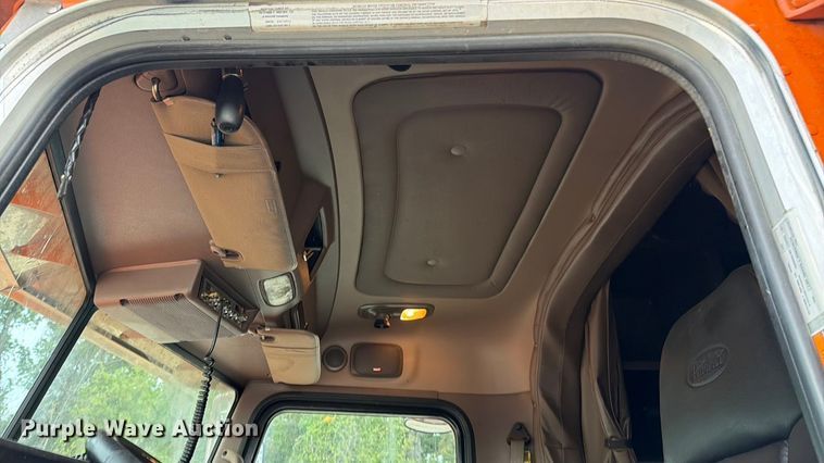 image for item YA1270 2023 Peterbilt  389 semi truck