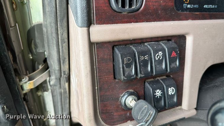 image for item YA1270 2023 Peterbilt  389 semi truck