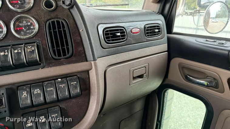 image for item YA1270 2023 Peterbilt  389 semi truck