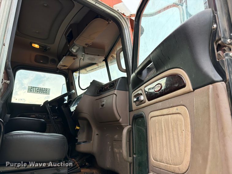 image for item YA1270 2023 Peterbilt  389 semi truck