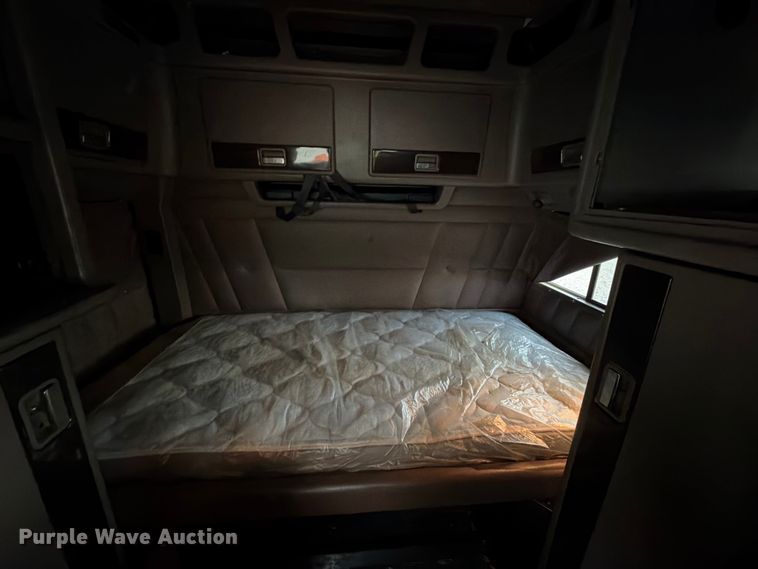 image for item YA1270 2023 Peterbilt  389 semi truck