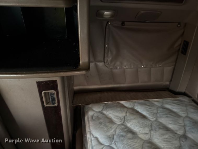 image for item YA1270 2023 Peterbilt  389 semi truck