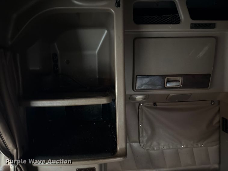 image for item YA1270 2023 Peterbilt  389 semi truck