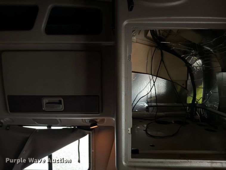 image for item YA1270 2023 Peterbilt  389 semi truck