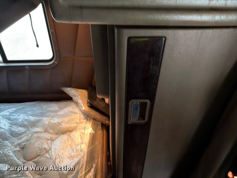 image for item YA1270 2023 Peterbilt  389 semi truck