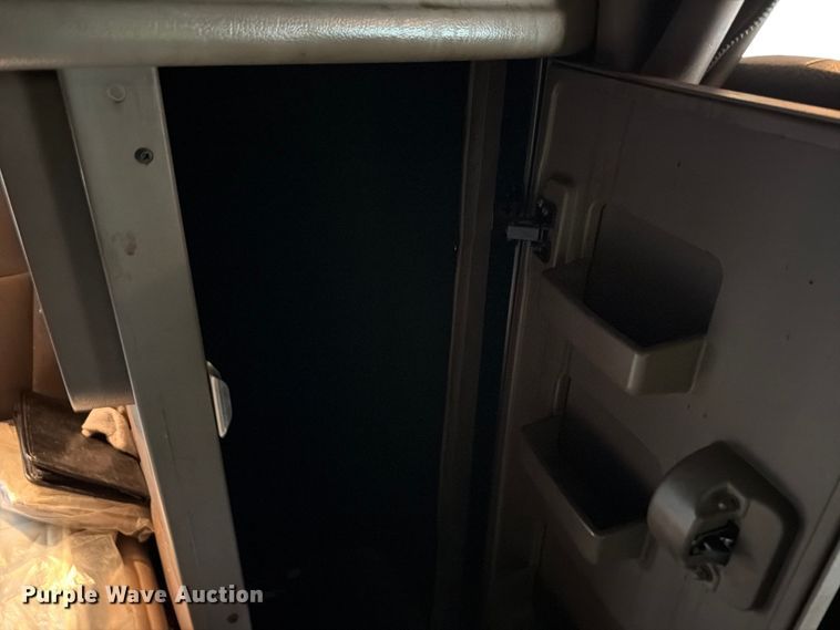 image for item YA1270 2023 Peterbilt  389 semi truck