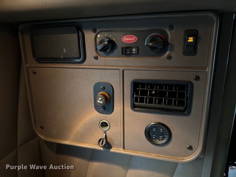 image for item YA1270 2023 Peterbilt  389 semi truck