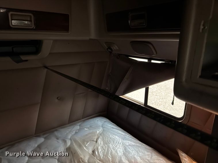 image for item YA1270 2023 Peterbilt  389 semi truck