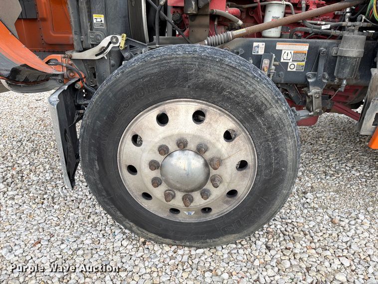 image for item YA1270 2023 Peterbilt  389 semi truck