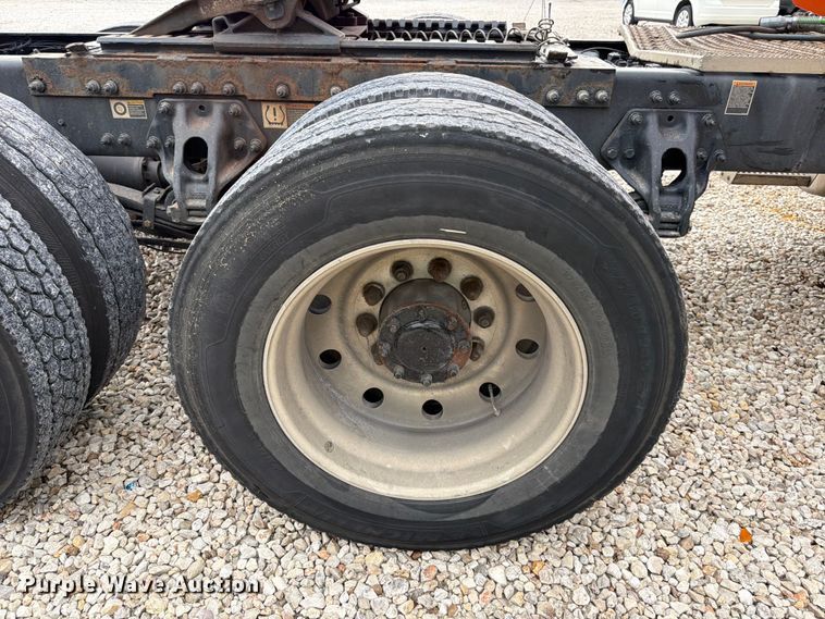 image for item YA1270 2023 Peterbilt  389 semi truck