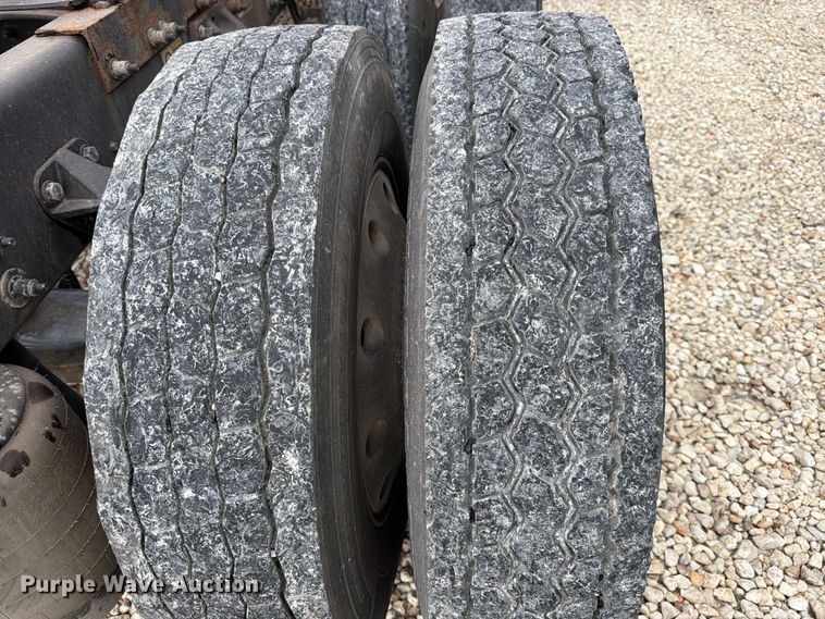 image for item YA1270 2023 Peterbilt  389 semi truck